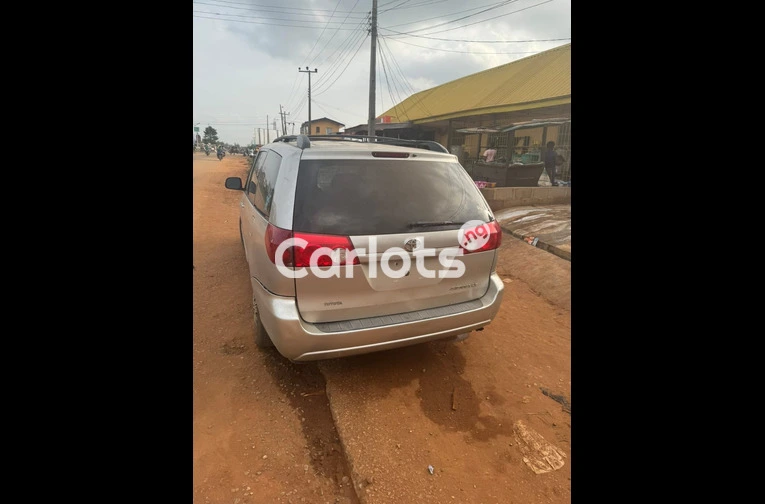2008 Toyota sienna, foreign used clean condition for sale in Ibeju, Lagos - photo 6 of 7