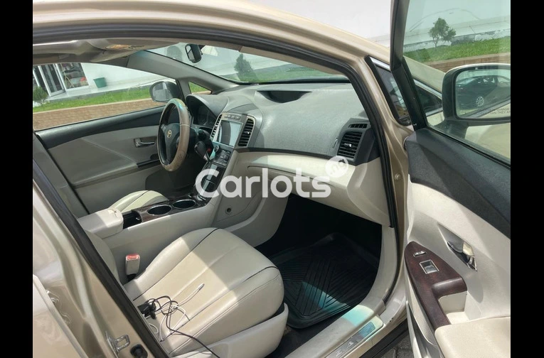 2010 Toyota Venza for sale in Ajah, Lagos - thumbnail 2