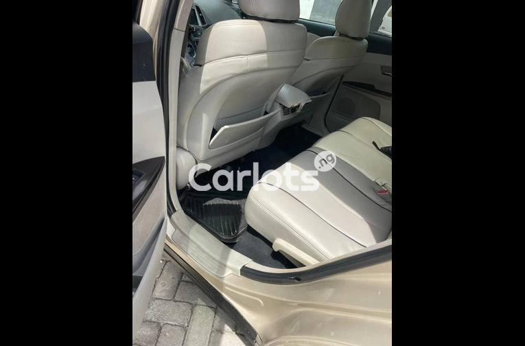 2010 Toyota Venza for sale in Ajah, Lagos - thumbnail 5