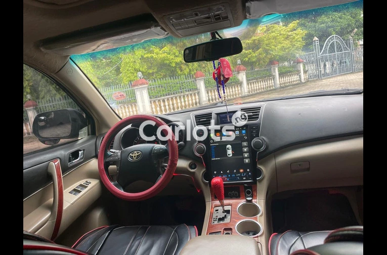 2012 Toyota Highlander limited edition full option - 2/6