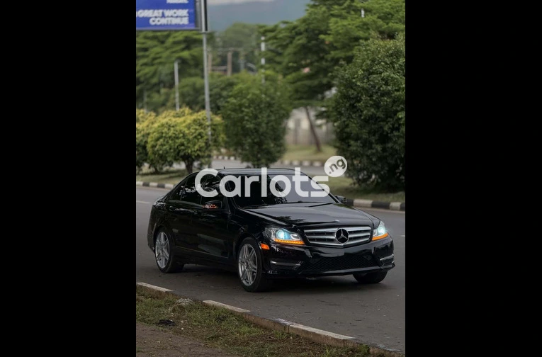 2013 Mercedes Benz C300 for sale in Asokoro, FCT - photo 3 of 7