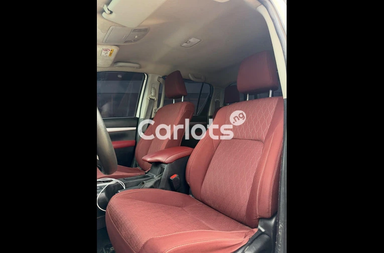 2021 TOYOTA HILLUX V4 for sale in Garki, FCT - photo 2 of 6