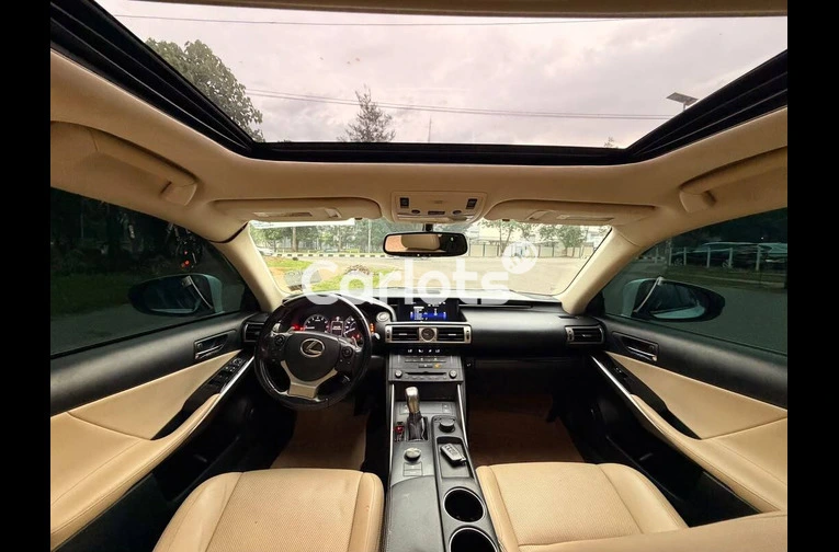 2016 LEXUS IS300 AWD - 2/7