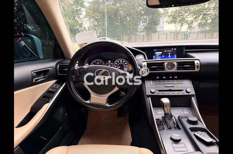 2016 LEXUS IS300 AWD - 6/7