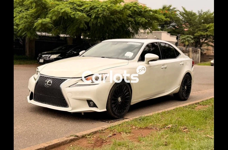 2016 LEXUS IS300 AWD - 1/7