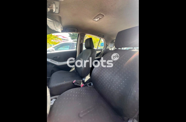 2009 TOYOTA YARIS - 5/6