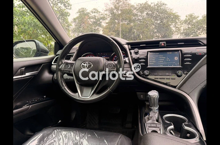 2020 TOYOTA CAMRY XSE - 2/7
