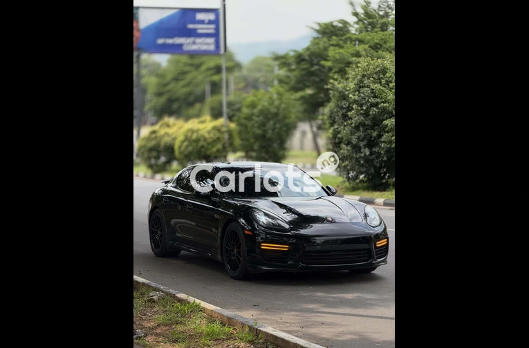 2016 Porsche Panamera GTS - 3/7