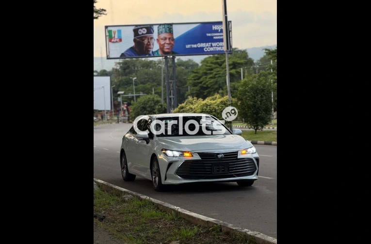 2019 Toyota Avalon XLE - 3/7