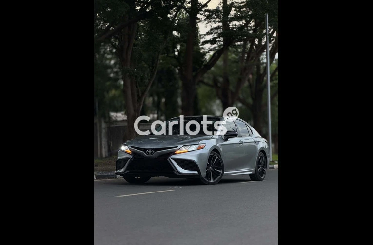Foreign Used 2018 Toyota Camry SE - 1/7