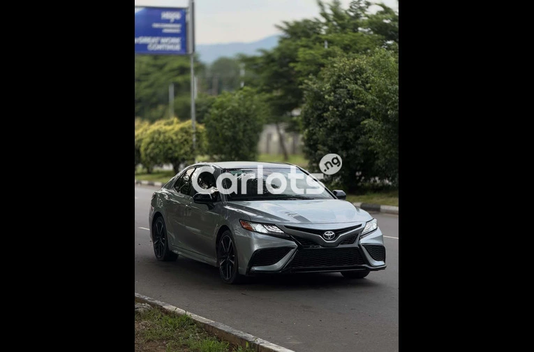 Foreign Used 2018 Toyota Camry SE - 3/7