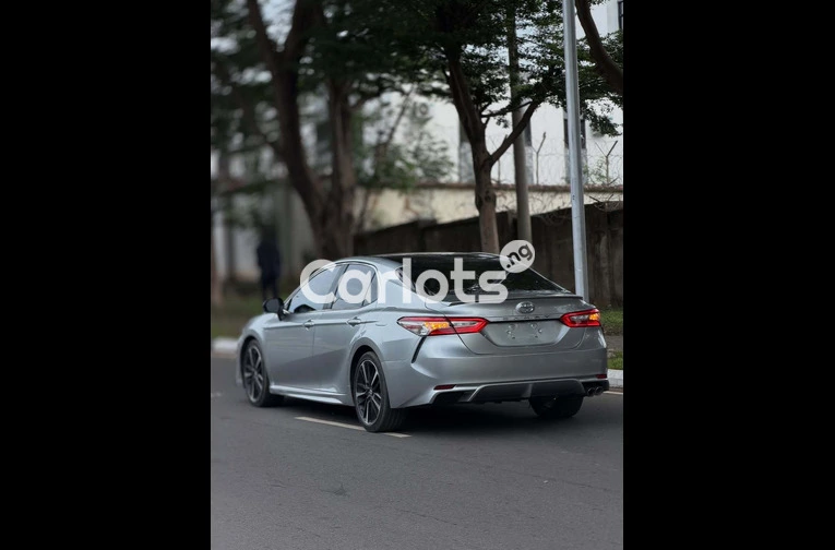 Foreign Used 2018 Toyota Camry SE for sale in Asokoro, FCT - photo 7 of 7