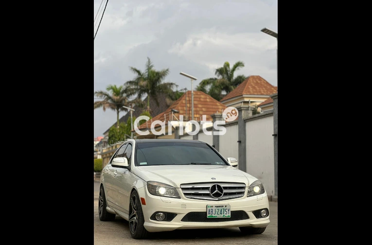 2010 MERCEDES BENZ C300 - 1/7