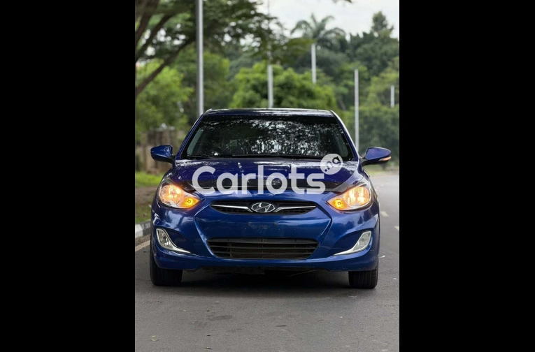 2012 Hyundai Accent - 2/7
