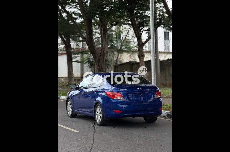 2012 Hyundai Accent - 7/7