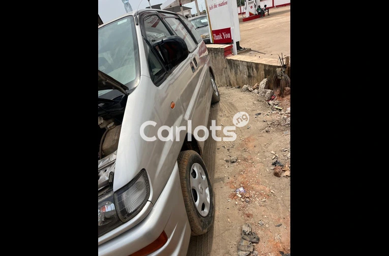 Neatly Used 2005 Mitsubishi L300 - 2/7