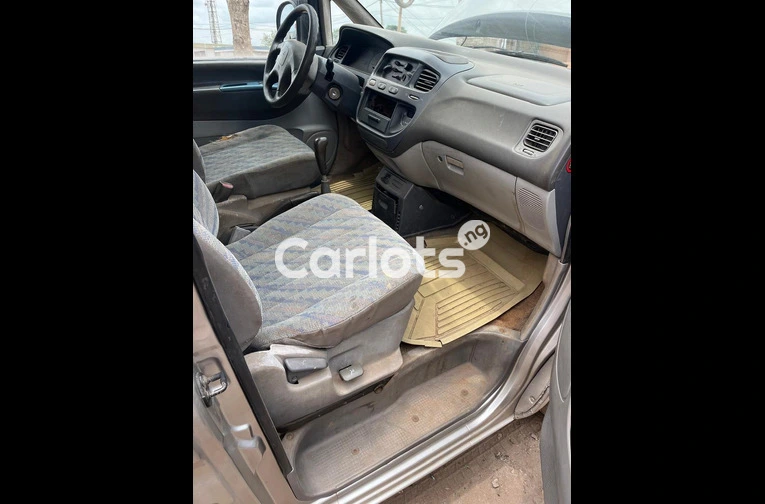 Neatly Used 2005 Mitsubishi L300 - 4/7