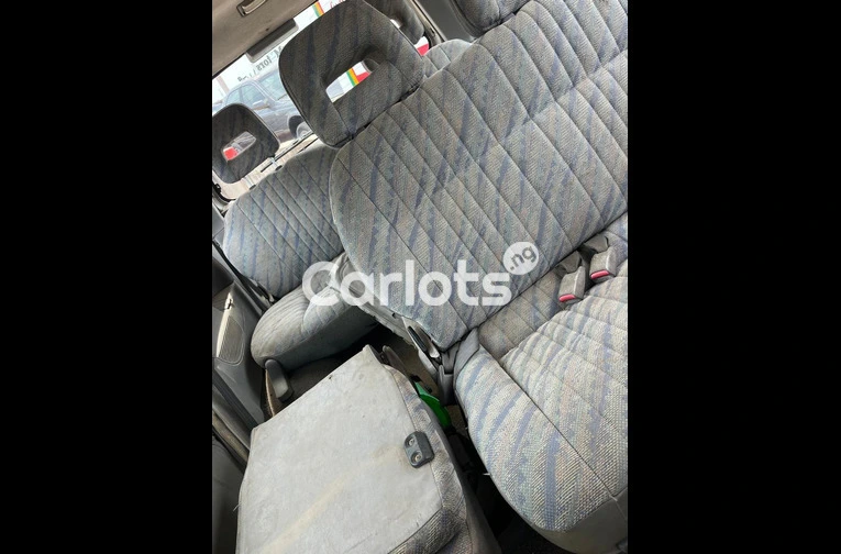 Neatly Used 2005 Mitsubishi L300 - 7/7