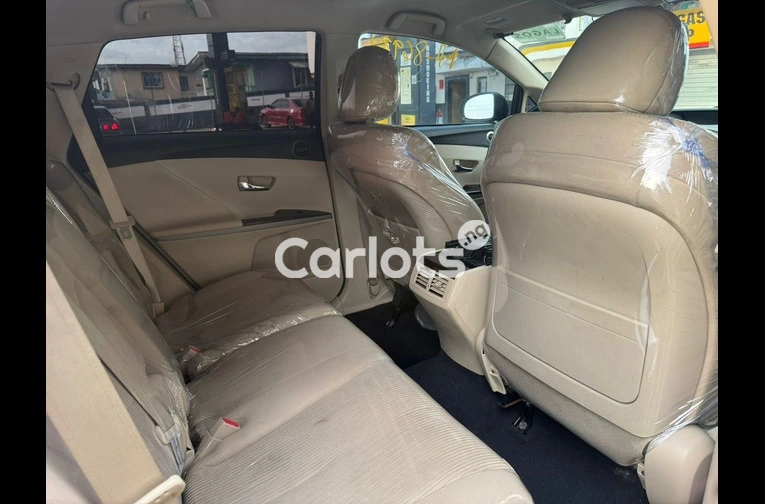 FOREIGN USED 2011 TOYOTA VENZA AWD V6 - 4/7