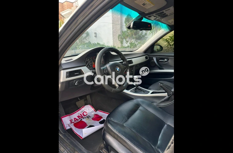 Clean 2006 BMW 320i - 3/6