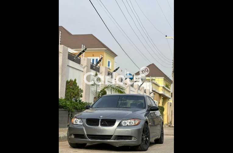 Clean 2006 BMW 320i - 4/6