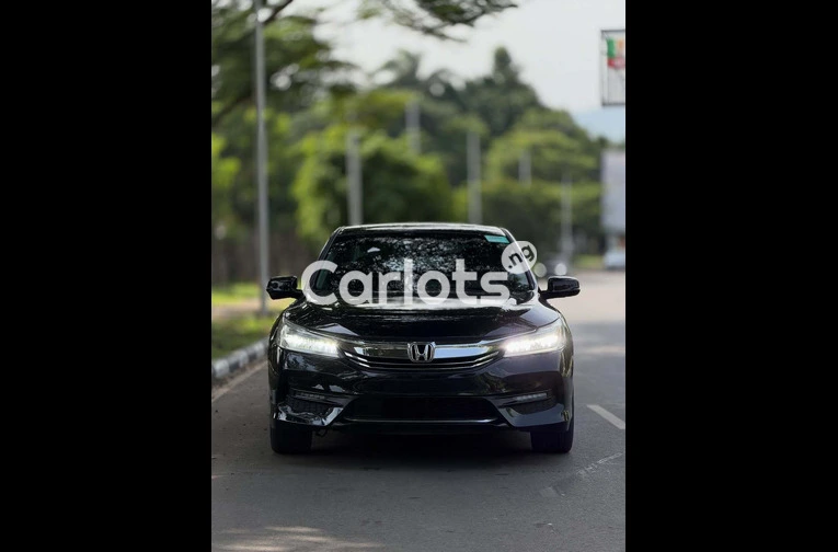2016 Honda Accord Touring - 2/7