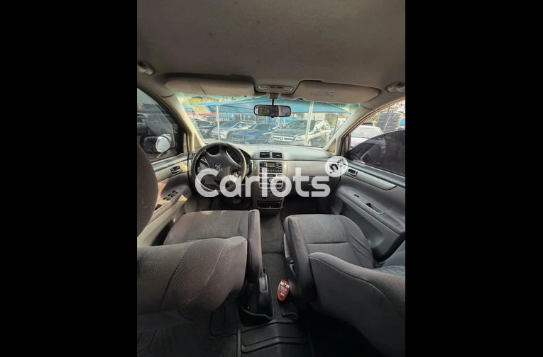 Clean 2008 Toyota Avensis - 3/6