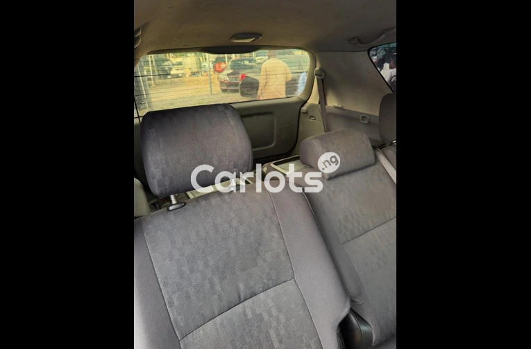 Clean 2008 Toyota Avensis - 4/6