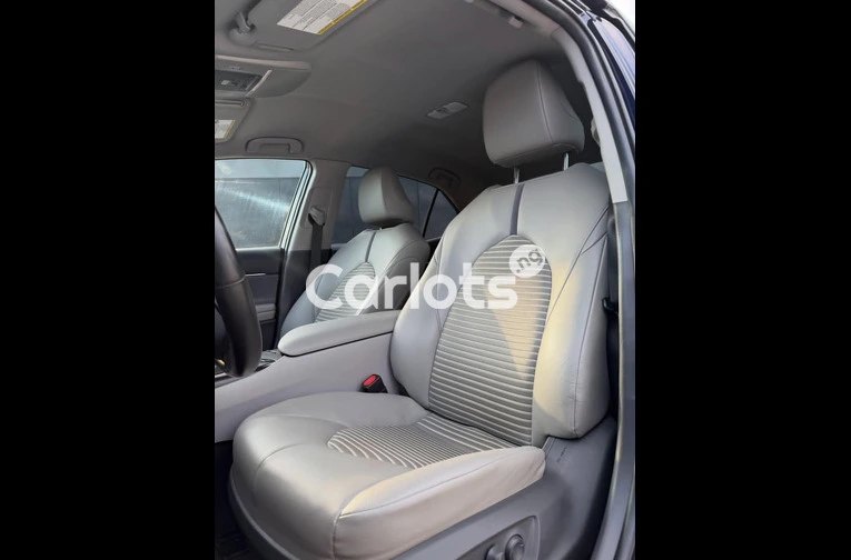TOYOTA CAMRY 2021 SE AWD - 5/6