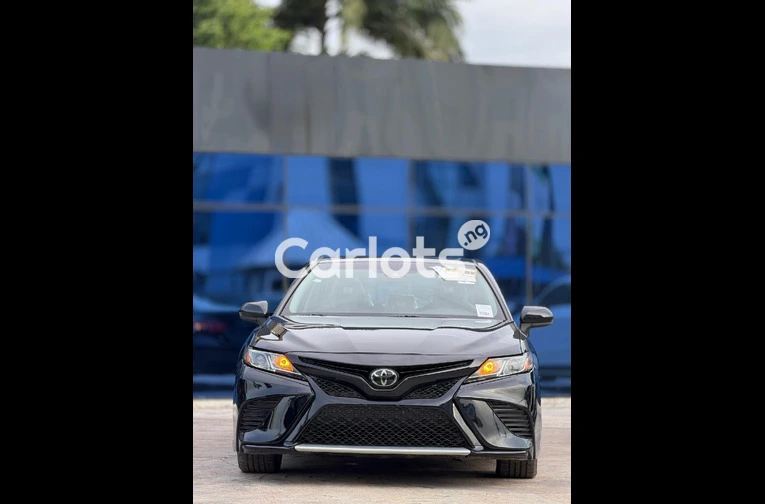 FOREIGN USED 2018 TOYOTA CAMRY XSE - 1/6