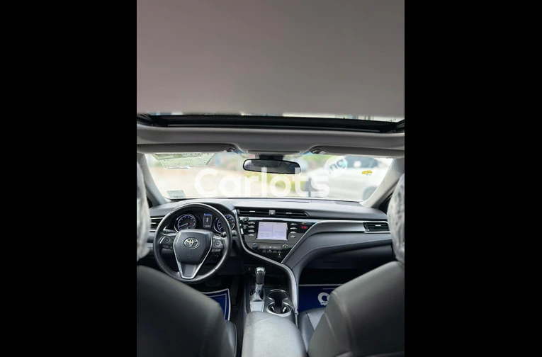 FOREIGN USED 2018 TOYOTA CAMRY XSE - 2/6
