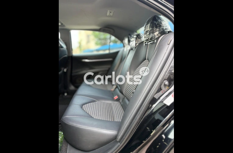 FOREIGN USED 2018 TOYOTA CAMRY XSE - 3/6