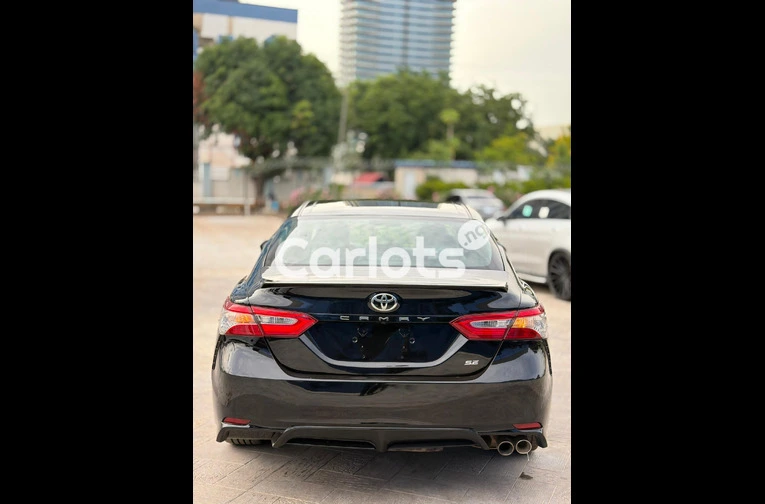 FOREIGN USED 2018 TOYOTA CAMRY XSE - 5/6