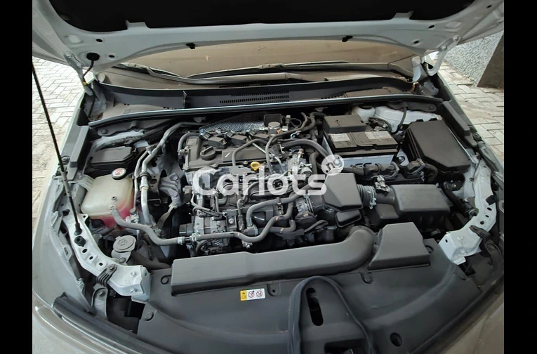 2023 Toyota Corolla white - 4/5