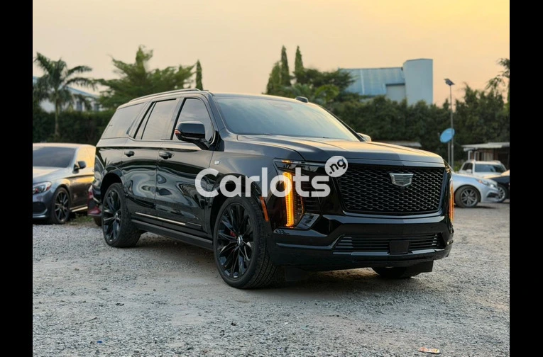 2026 Cadillac escalade - 1/7