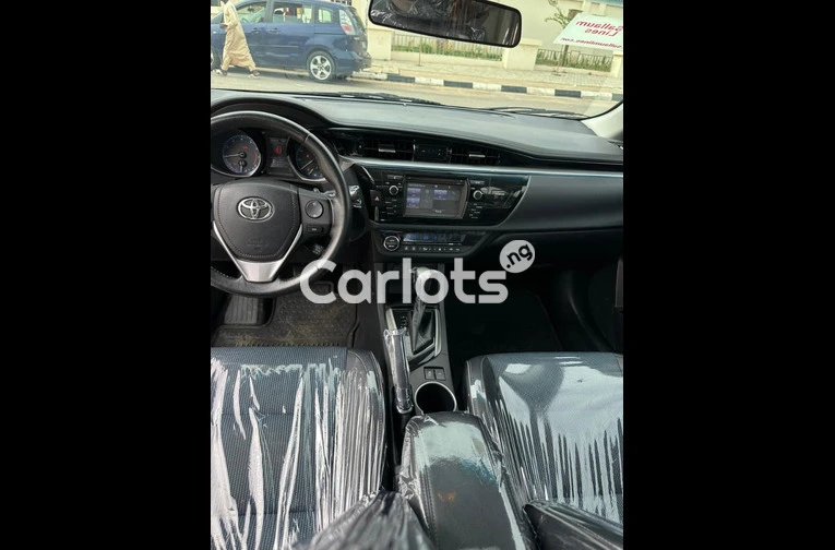 TOYOTA COROLLA S 2014 - 2/6