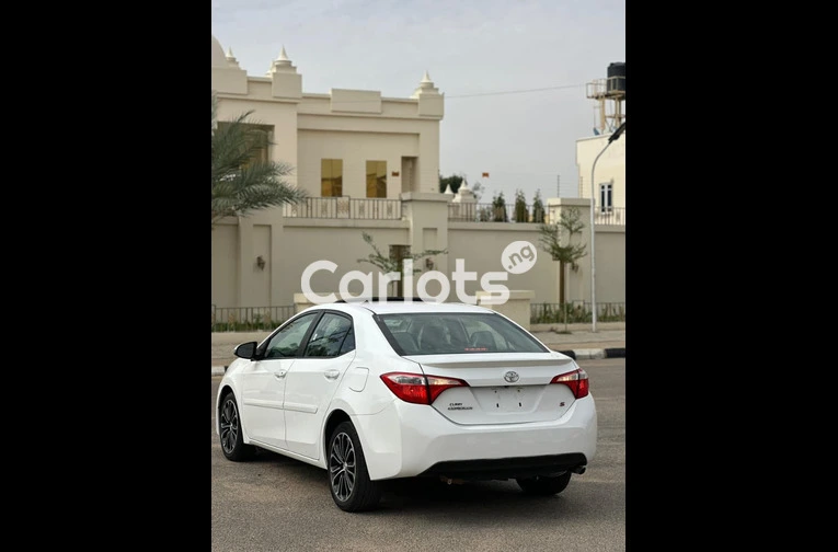 TOYOTA COROLLA S 2014 - 3/6
