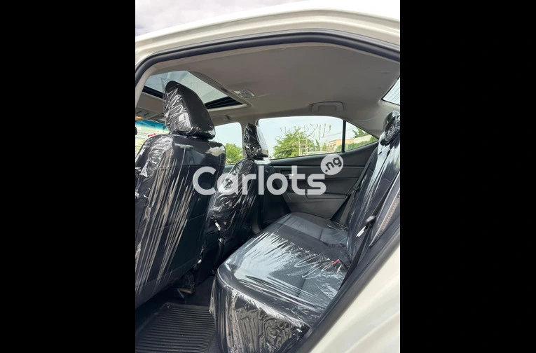 TOYOTA COROLLA S 2014 - 4/6