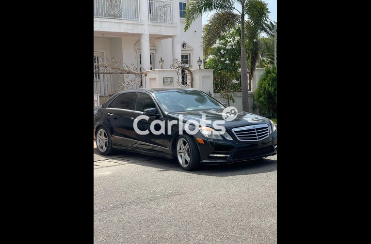 PRE-OWNED 2011 MERCEDES BENZ E550 4MATIC FULL OPTION - 4/6