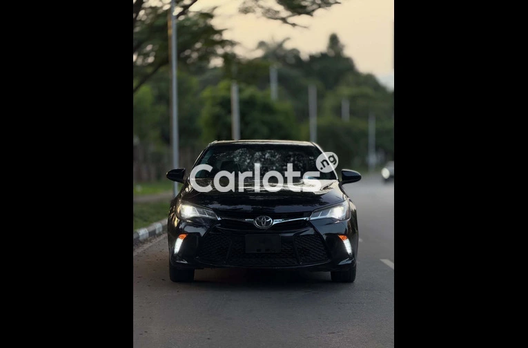 2016 Toyota Camry XSE - 2/7