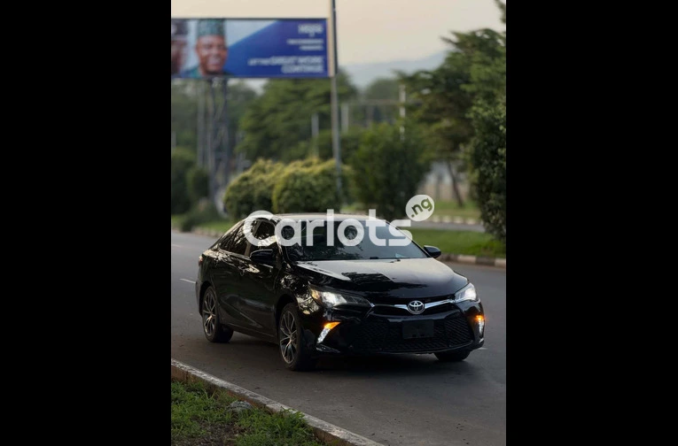 2016 Toyota Camry XSE - 3/7