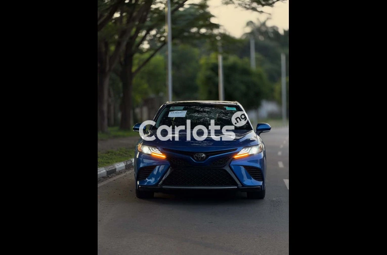 2016 Toyota Camry XSE - 2/7