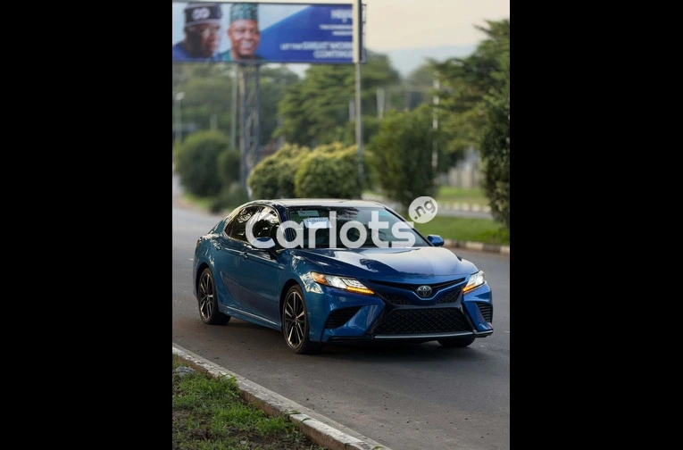 2016 Toyota Camry XSE - 3/7