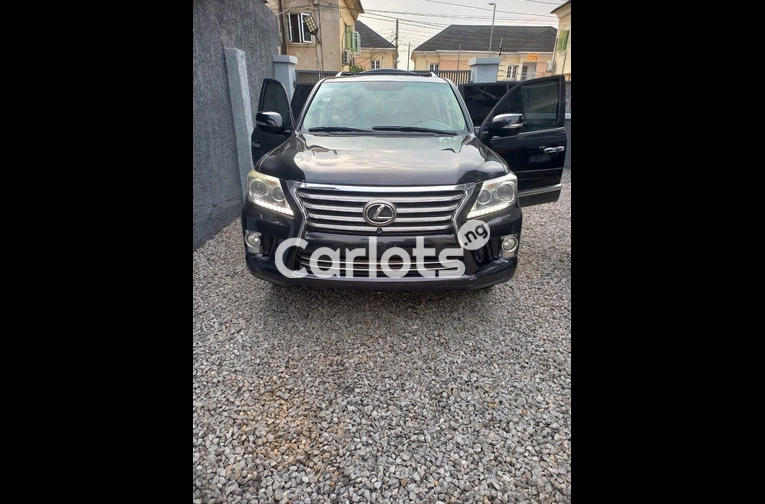 PREMIUM 2014 LEXUS LX570 FULL OPTION WITH 360CAM