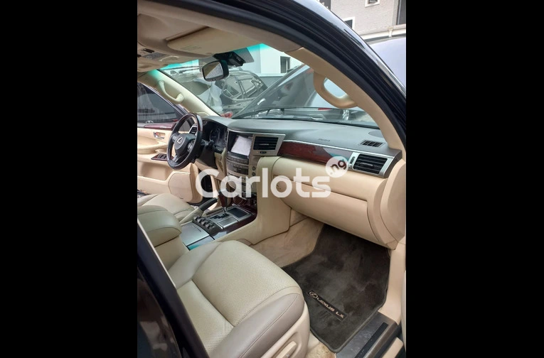 PREMIUM 2014 LEXUS LX570 FULL OPTION WITH 360CAM - 2/7