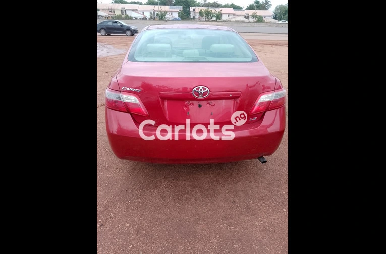 Toyota Camry 2010 - 2/5