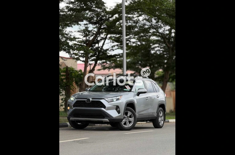 2025 Toyota Rav4 XLE TRIM