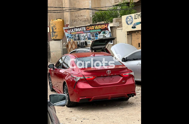 2019 TOYOTA CAMRY SE - 1/6