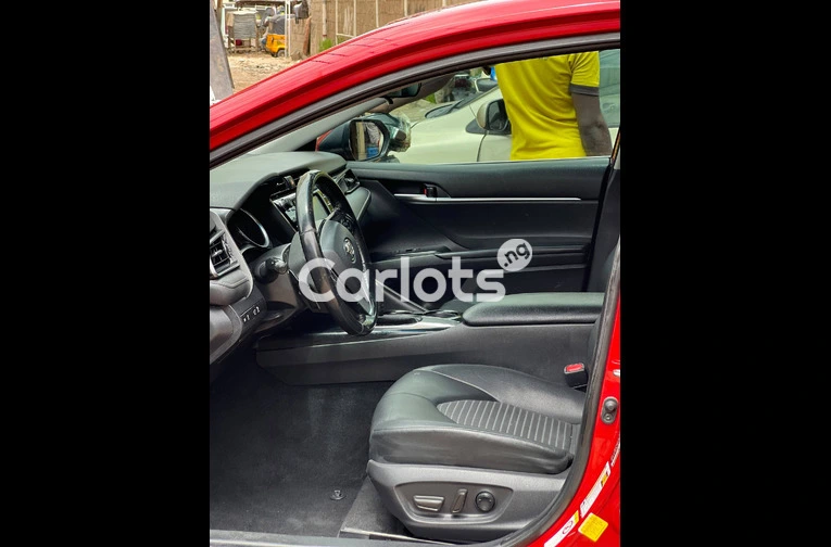 2019 TOYOTA CAMRY SE - 6/6