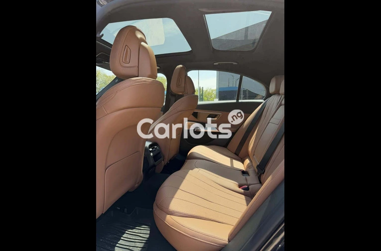 Buy This Mercedes E350 Today – Smooth Ride, Great Value - 4/7
